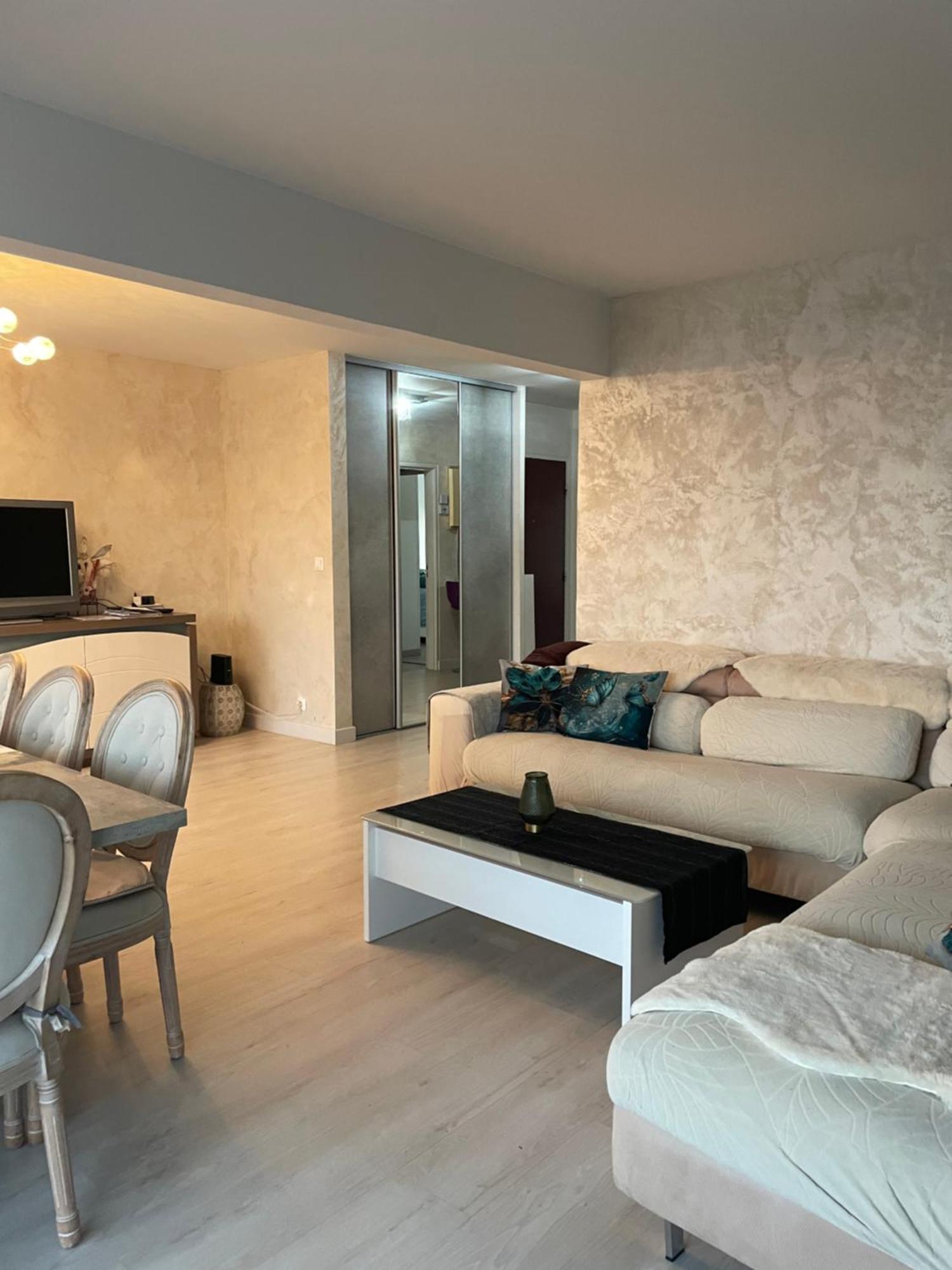 Bel Appartement Lumineux De 100M2 6 Places 3 Chambres Au 3E Etage Avec Ascenseur -A 5Mn A Pied Du Parc Des Expositions Congres De Dijon Et Eng Et 10Mn Du Centre Ville Place Parking Devant L'Immeuble 外观 照片